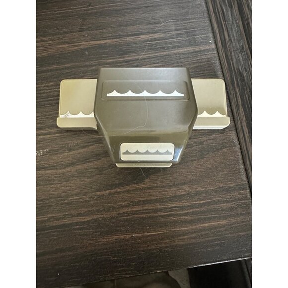 Stampin' Up! Scallop Edge Punch For Paper Crafting & Scrapbooking - Picture 3 of 5